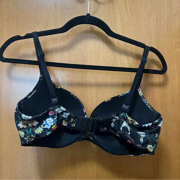 Victoria’s Secret Very Sexy Push-Up Bra on Floral Design - Picture 3 of 8